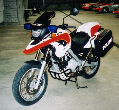 foto_schweiz_zh_kapo_motorrad_bmw_650_klein.jpg